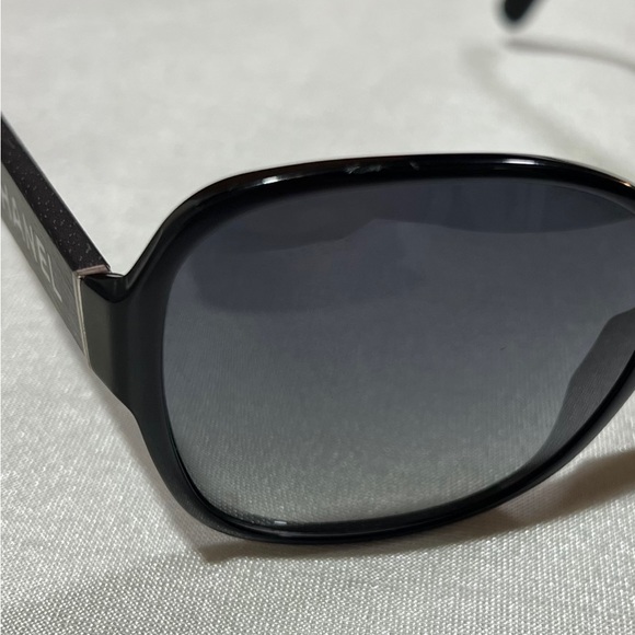 CHANEL Mother of Pearl Black Polarized Sunglasses - Picture 12 of 13